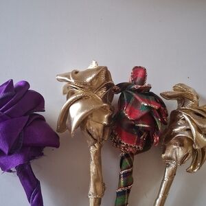 *(5) Piece Roses And Bow Set)*